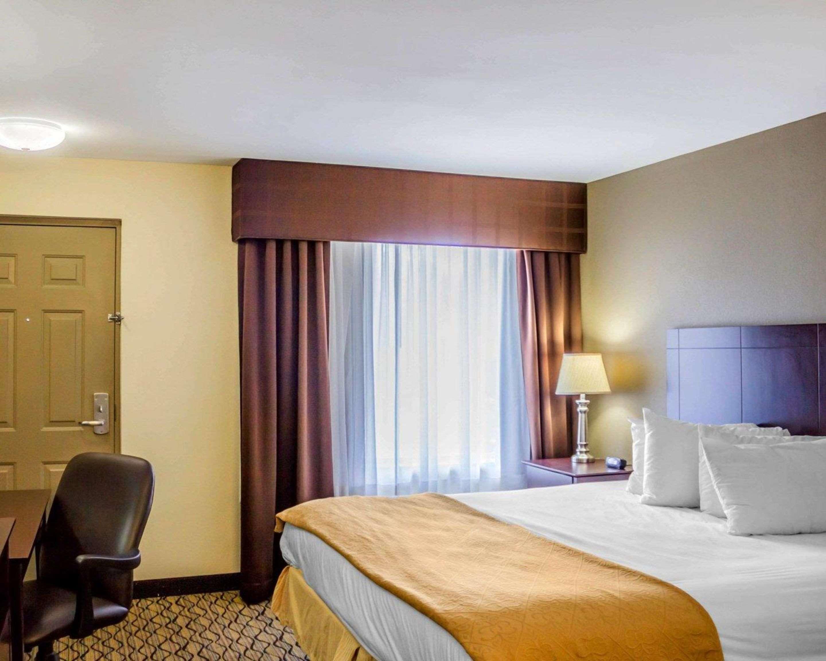 Quality Inn Waterbury Buitenkant foto