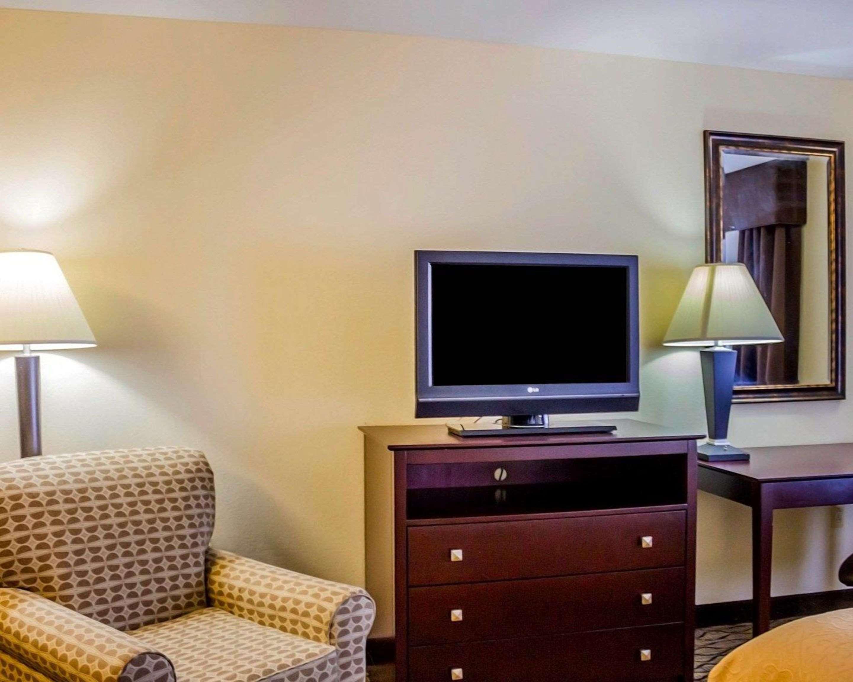 Quality Inn Waterbury Buitenkant foto