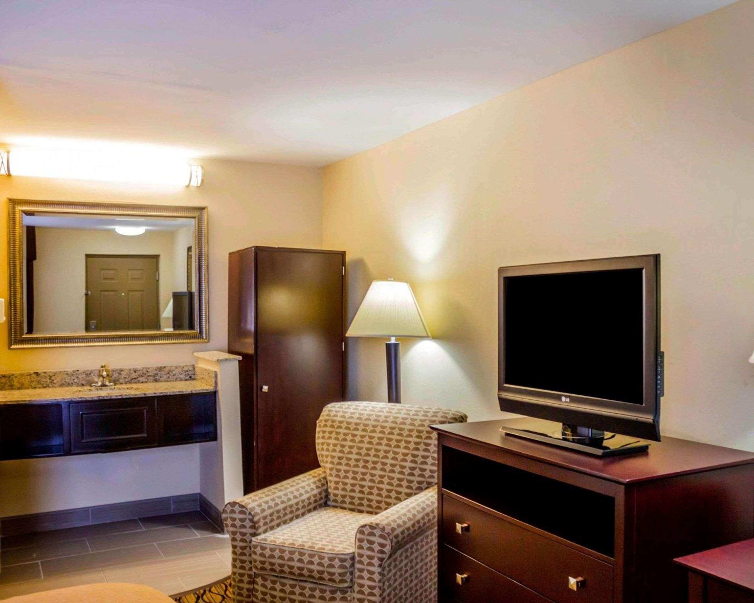 Quality Inn Waterbury Buitenkant foto