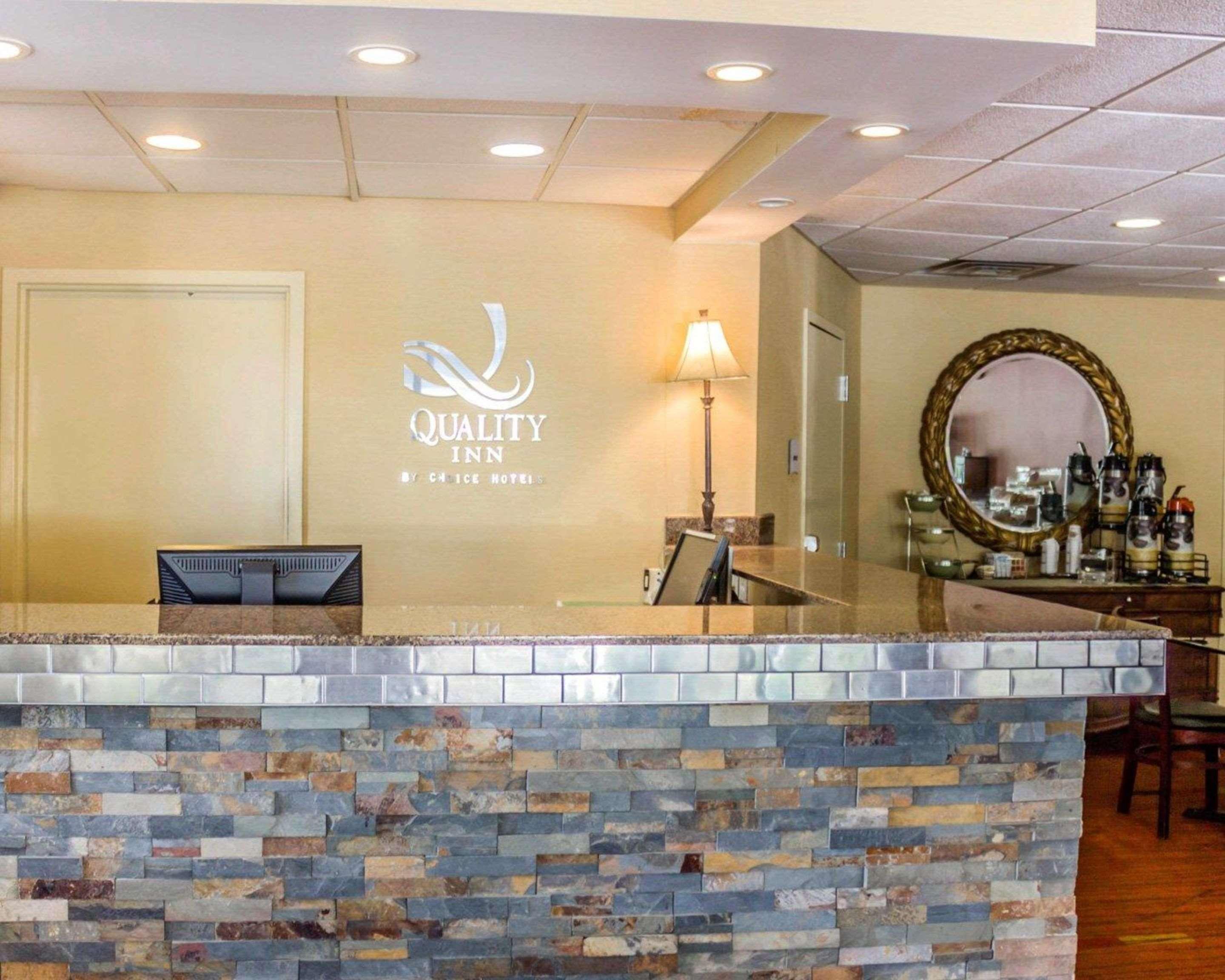 Quality Inn Waterbury Buitenkant foto
