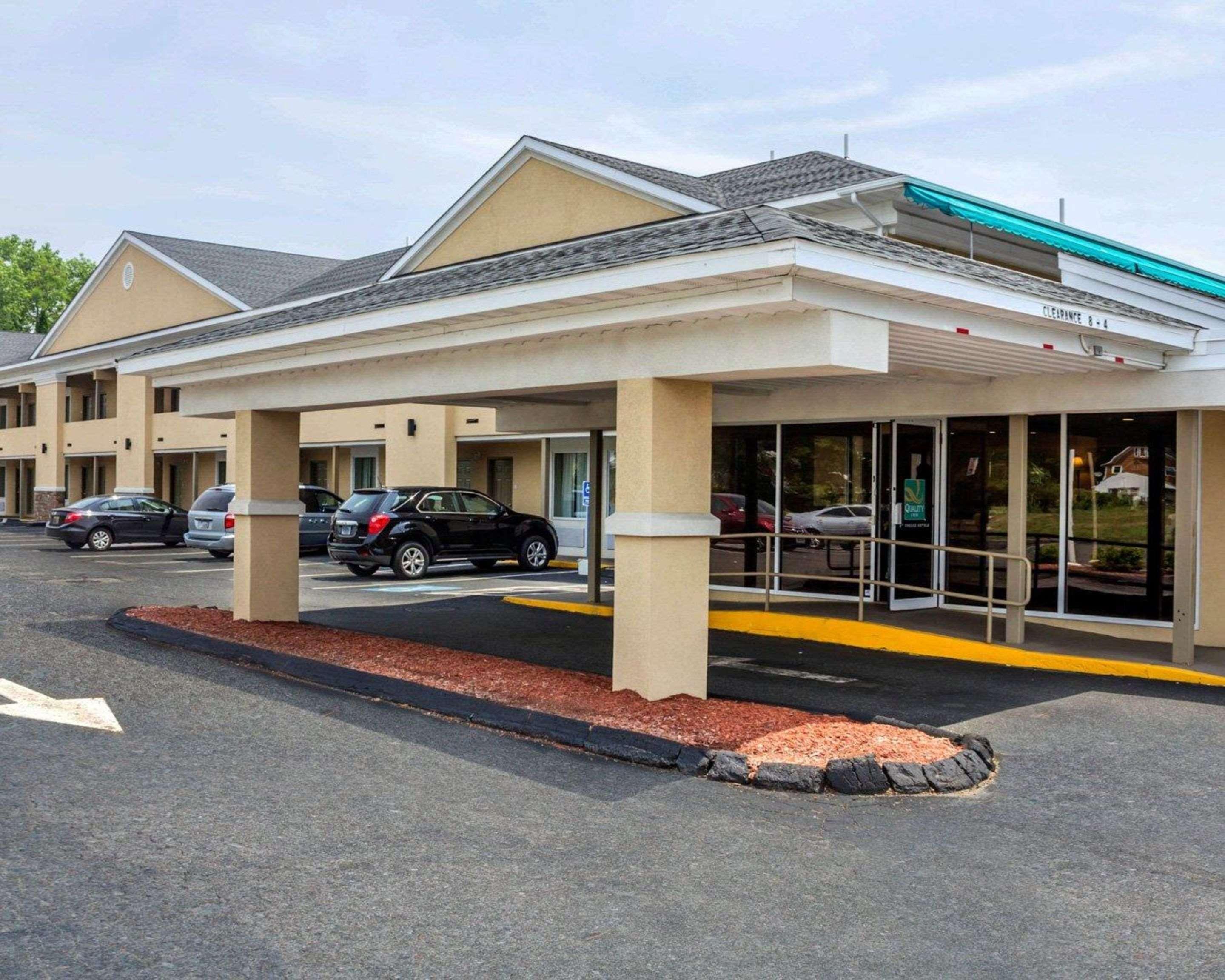 Quality Inn Waterbury Buitenkant foto