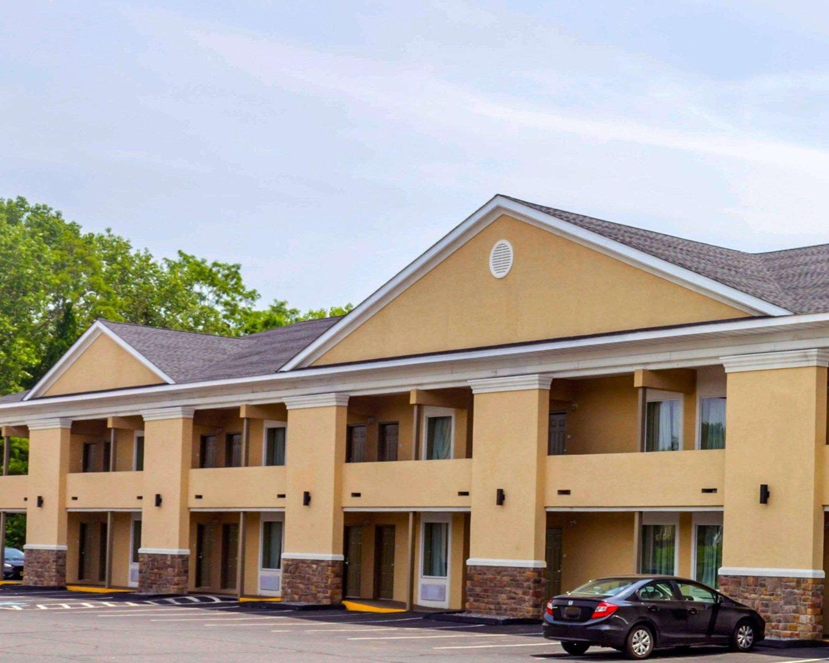 Quality Inn Waterbury Buitenkant foto