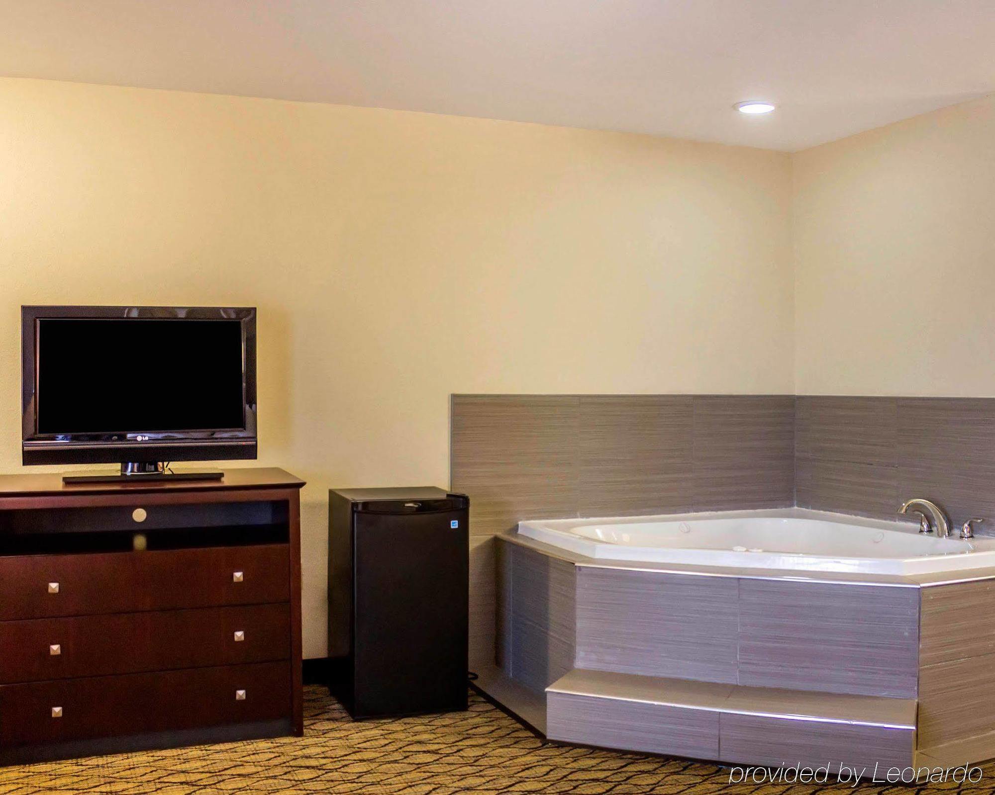 Quality Inn Waterbury Buitenkant foto