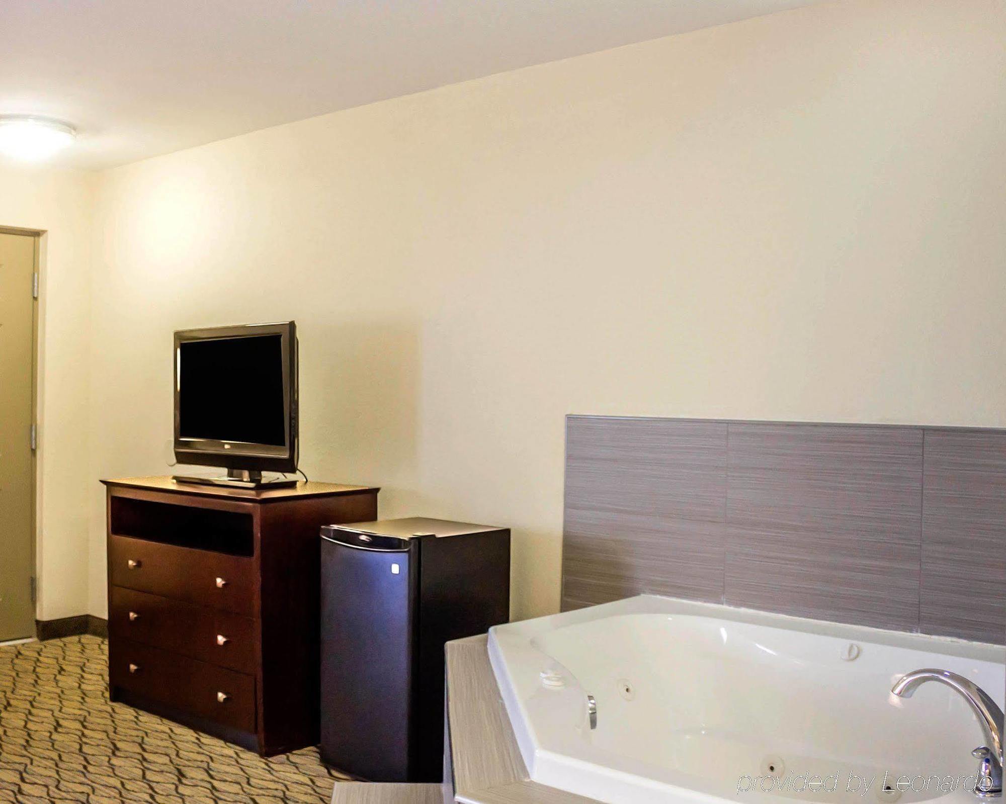 Quality Inn Waterbury Buitenkant foto